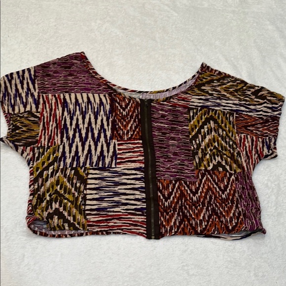 The Original Inc. Geometric Cap Sleeve Crop Blouse in Multicolor - Picture 8 of 9